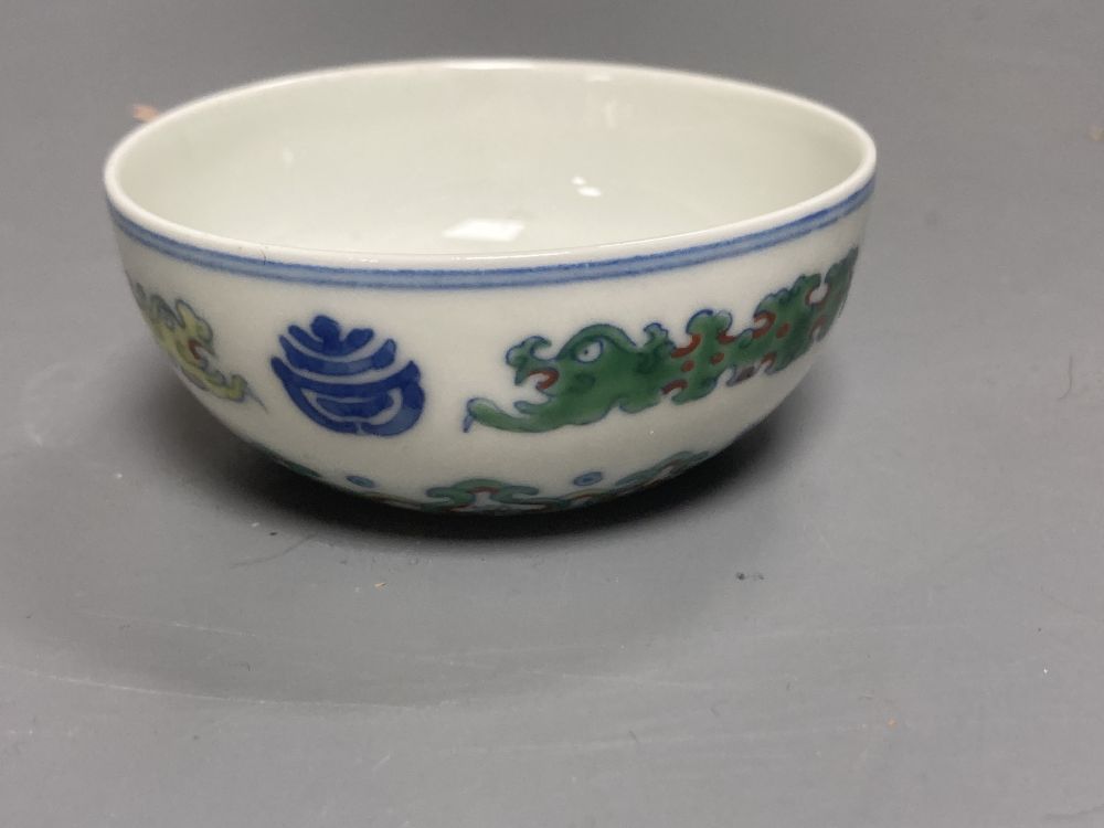 An 18th century English blue and white tea bowl and three smaller Chinese ceramic cups, two marks